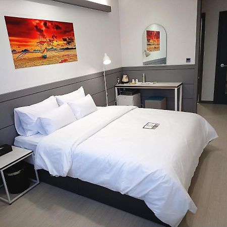 Hi& Hotel Пионтек Екстериор снимка