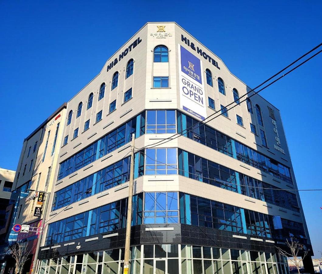 Hi& Hotel Пионтек Екстериор снимка