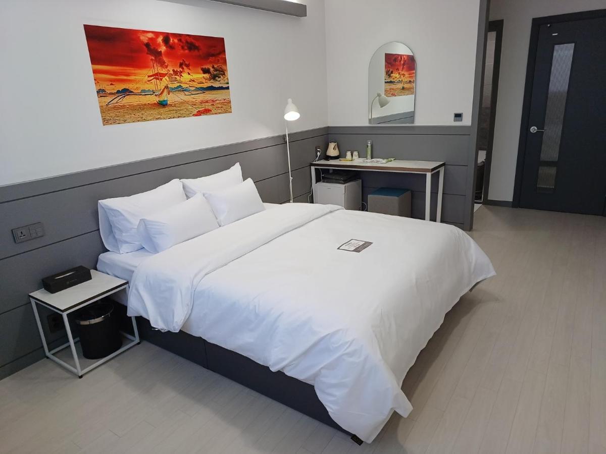 Hi& Hotel Пионтек Екстериор снимка