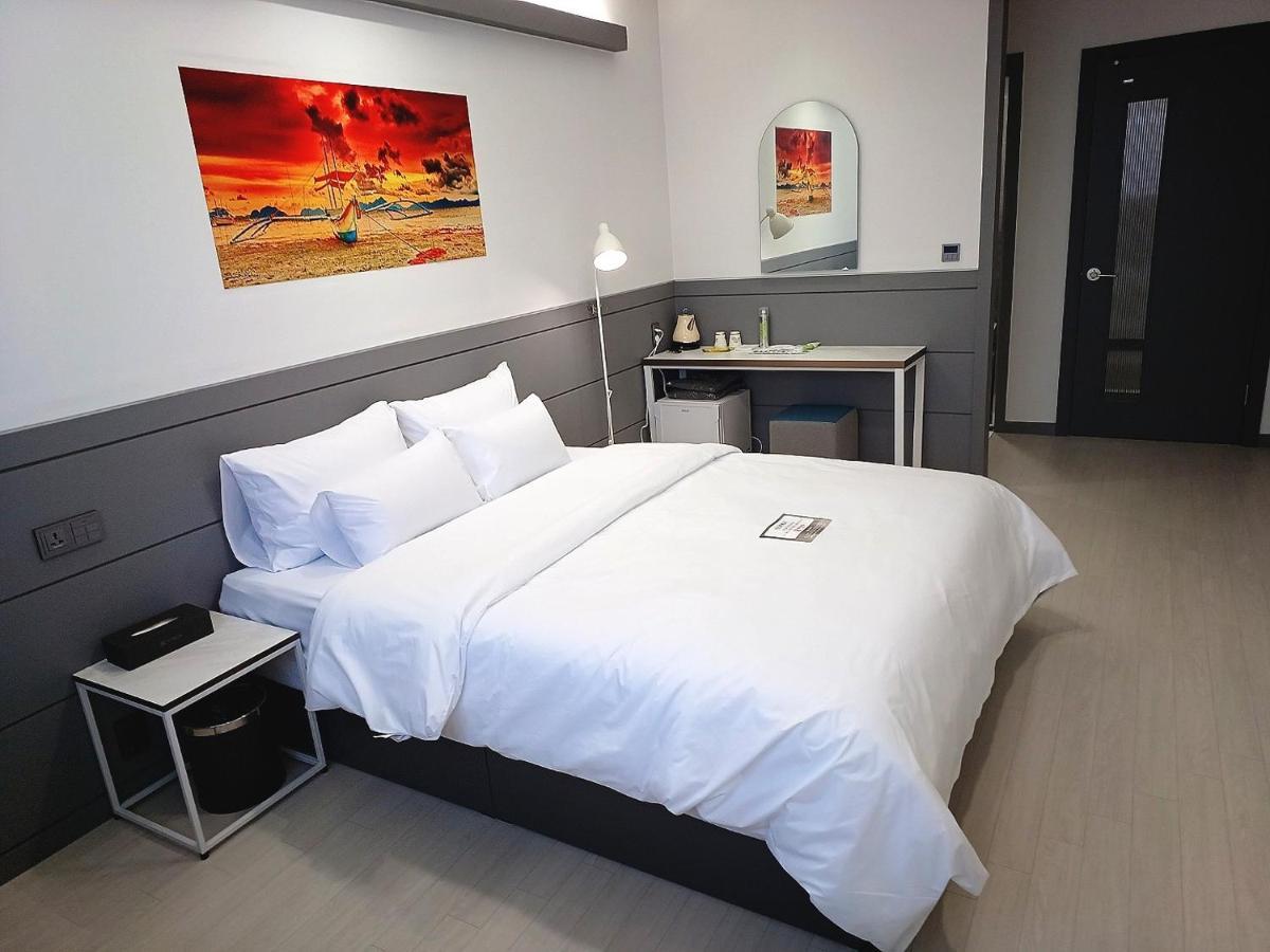 Hi& Hotel Пионтек Екстериор снимка