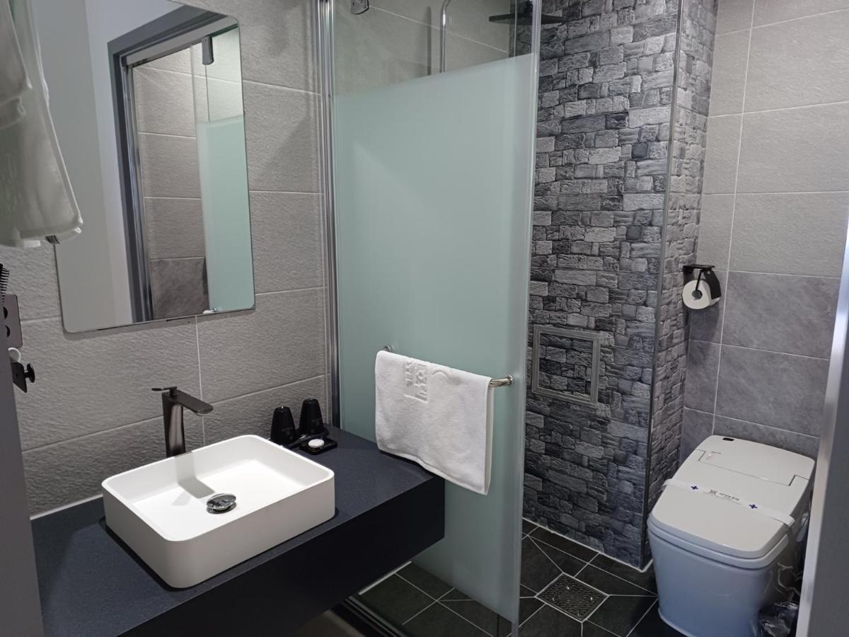 Hi& Hotel Пионтек Екстериор снимка