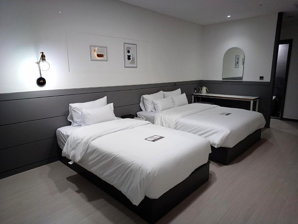Hi& Hotel Пионтек Екстериор снимка