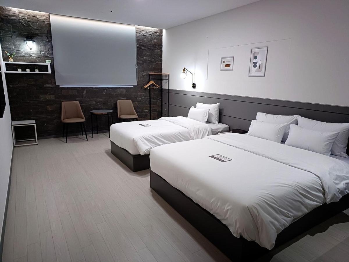 Hi& Hotel Пионтек Екстериор снимка
